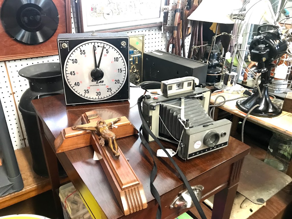 Yesterdays Antiques-Collectibles | 34800 Plymouth Rd, Livonia, MI 48150, USA | Phone: (734) 425-2808