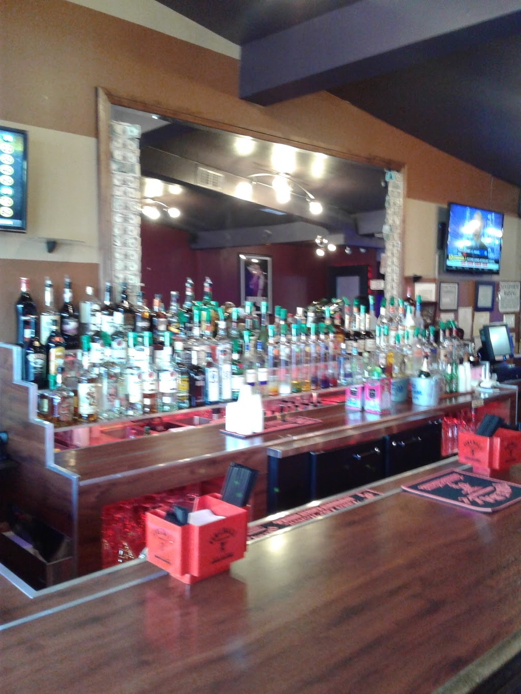 His And Hers Bar And Lounge | 259 Post Ave, Westbury, NY 11590, USA | Phone: (516) 385-3335