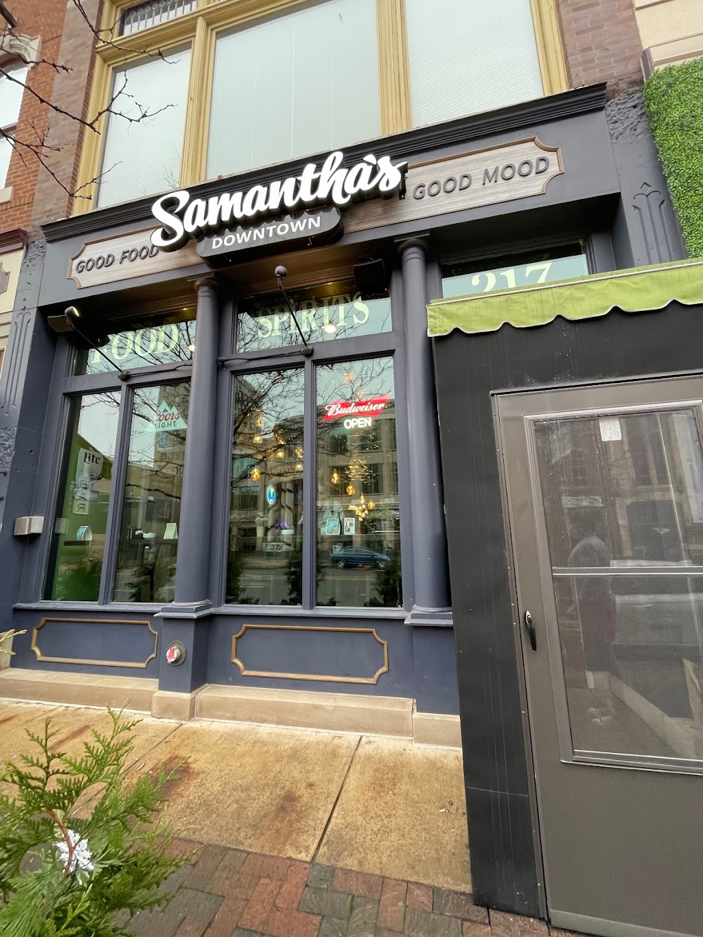 Samanthas Downtown | 217 Market Ave N, Canton, OH 44702, USA | Phone: (330) 453-1110