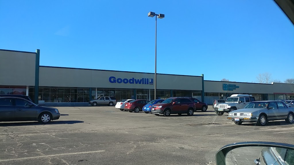 Goodwill Industries | 1500 Canton Rd, Akron, OH 44312, USA | Phone: (330) 794-6711