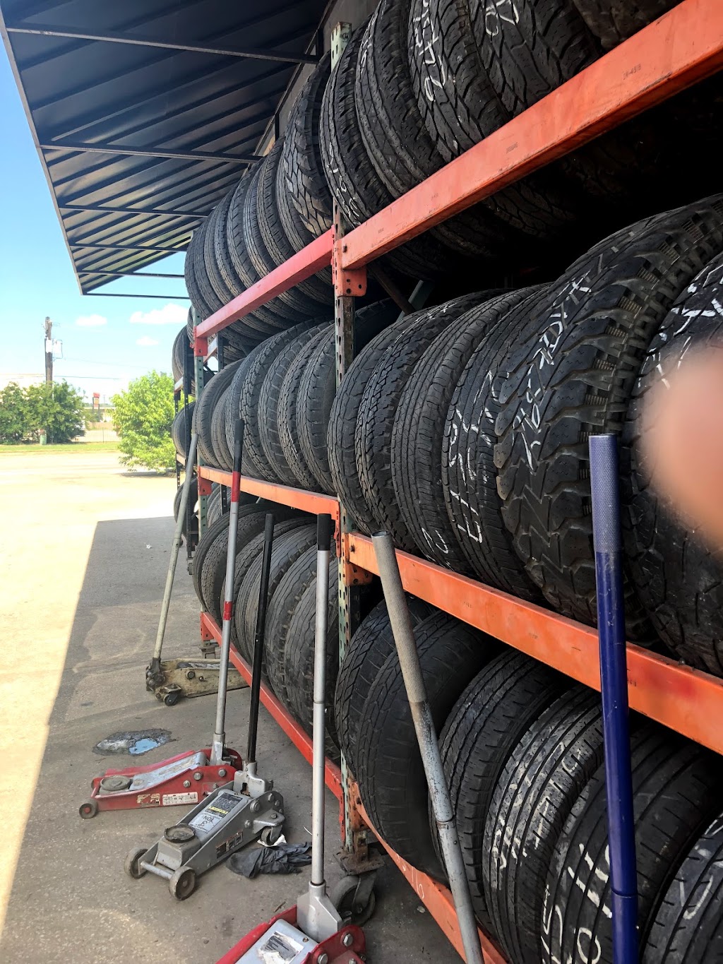 Leos Tire Shop | 11237 Harry Hines Blvd, Dallas, TX 75229, USA | Phone: (972) 243-0211