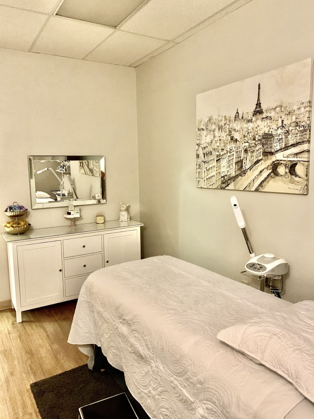 The Petite Beauty Suite | 4111 E Valley Auto Drive Suite #209 Room #1, Mesa, AZ 85206, USA | Phone: (480) 508-7962