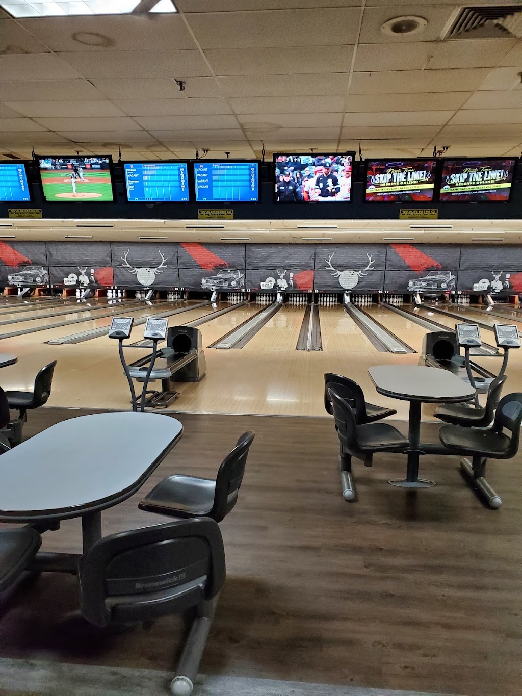 Bowlero Glendale Heights | 558 E North Ave., Glendale Heights, IL 60139, USA | Phone: (630) 858-1300