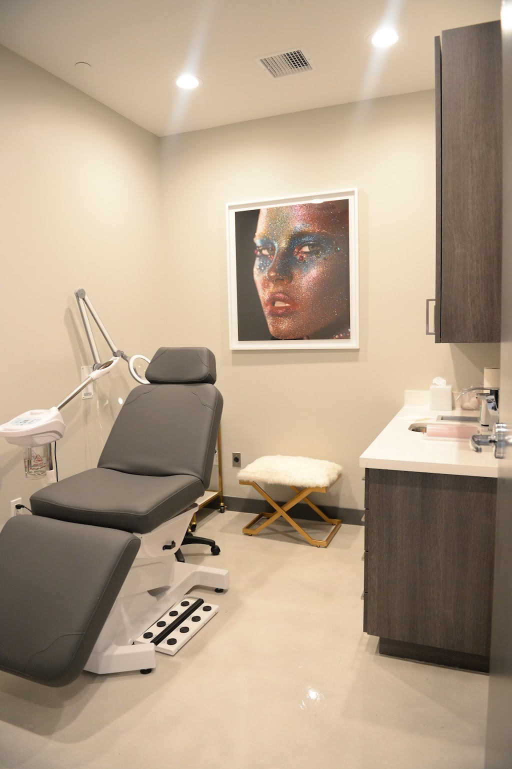 Skin Thesis | 8969 Santa Monica Blvd Suite J, West Hollywood, CA 90069, USA | Phone: (310) 598-1580