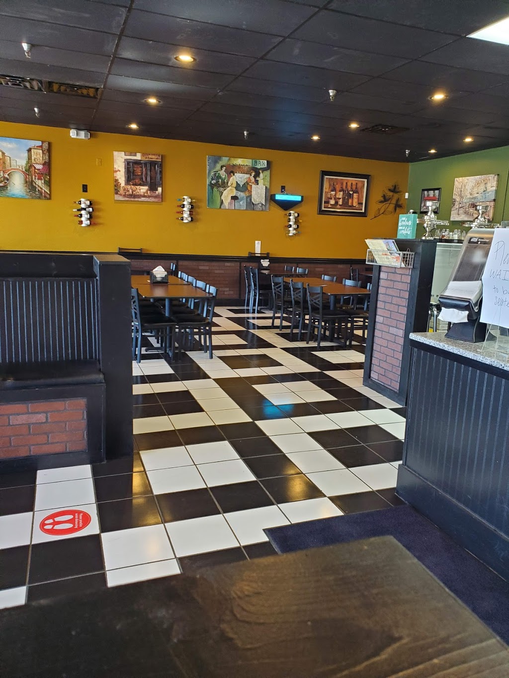 Ferraras Pizza, Taps, and Apps | 3243 S Church St, Burlington, NC 27215 | Phone: (336) 639-7717