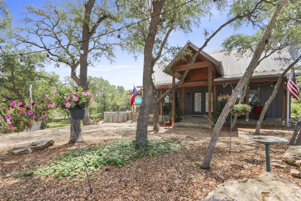 Wiggle Butts Ranch #1 and #2 Vacation Rental | 9902 Farm to Market 32, Fischer, TX 78623, USA | Phone: (512) 847-7460