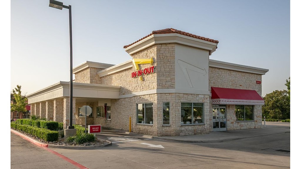 In-N-Out Burger | 1221 N, 1221 U.S. 287 Frontage Rd, Mansfield, TX 76063, USA | Phone: (800) 786-1000