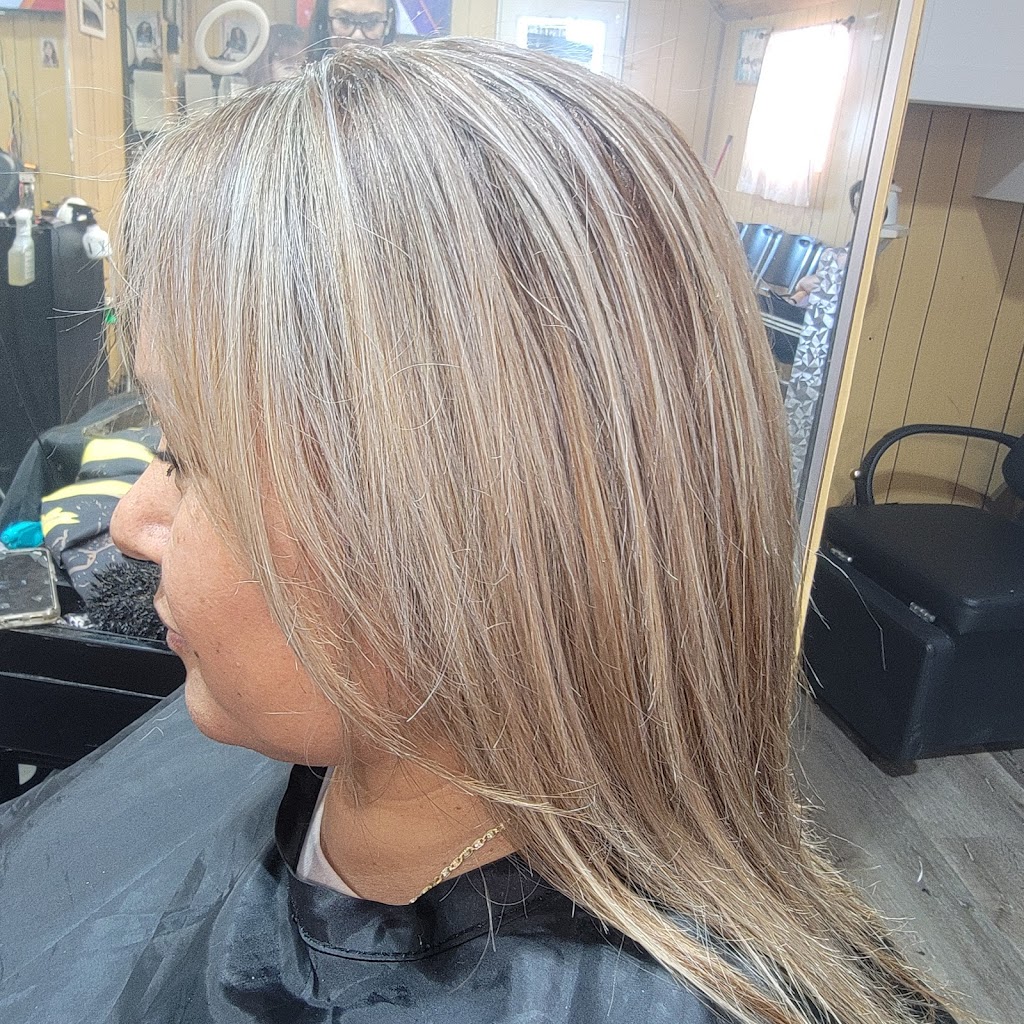 Queen Hair Salon | 1186 State Hwy 95, Bastrop, TX 78602, USA | Phone: (512) 985-1176