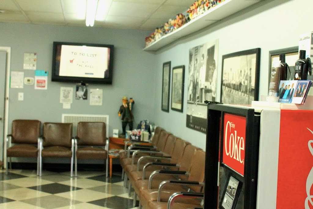 Two Lane Barber Shop | 2920 Hikes Ln, Louisville, KY 40218, USA | Phone: (502) 454-7764