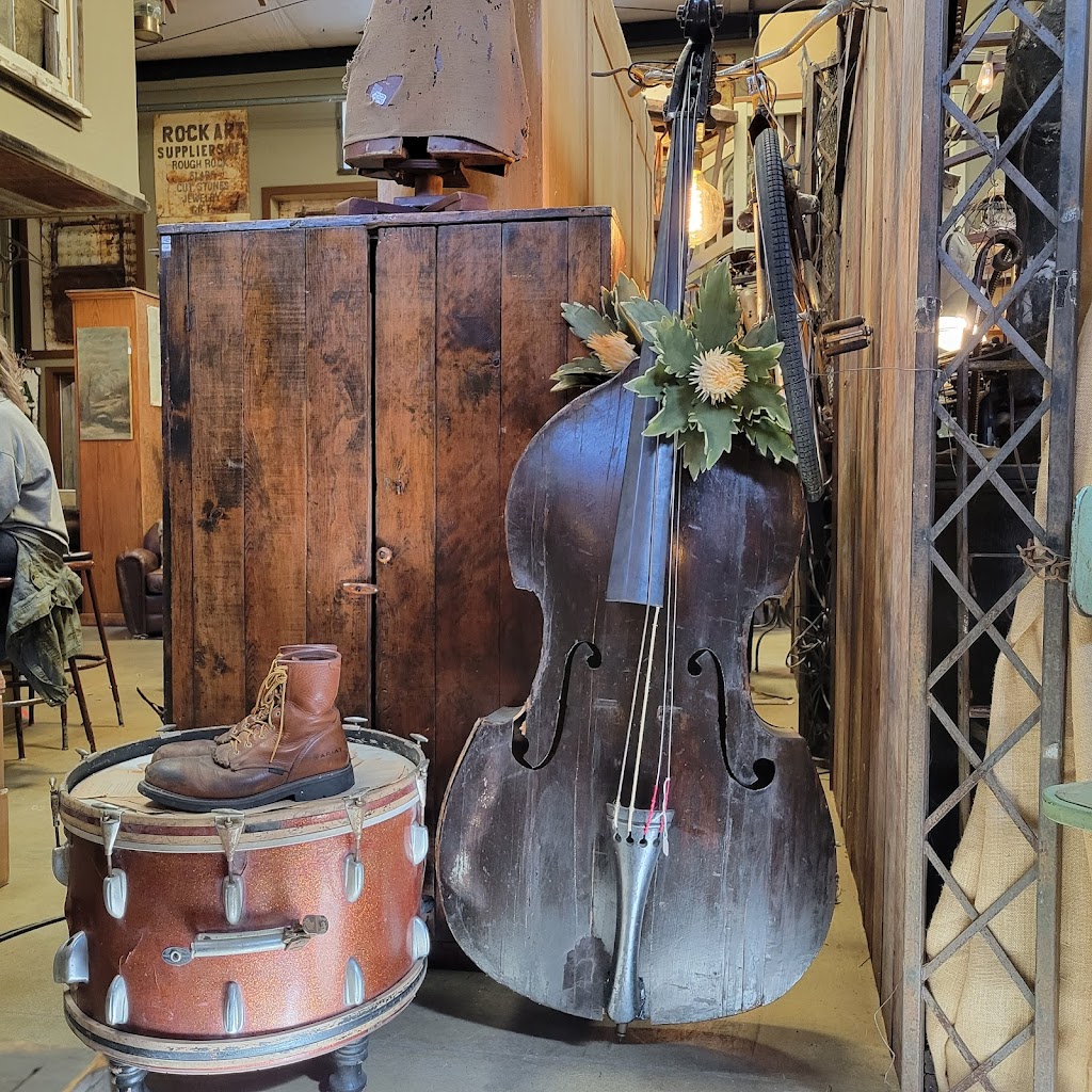 The Barn Vintage Market Place | 4559 CA-78, Santa Ysabel, CA 92070, USA | Phone: (760) 310-8587