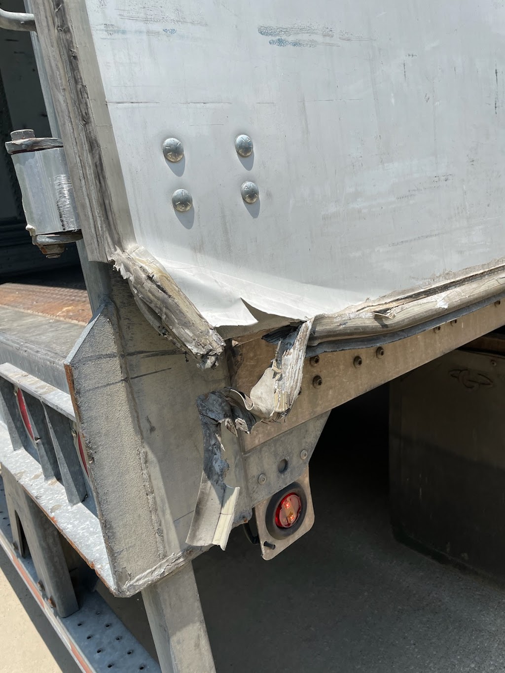 OM Truck Trailer Repairs | 10427 Denton Dr, Dallas, TX 75220, USA | Phone: (214) 541-7788