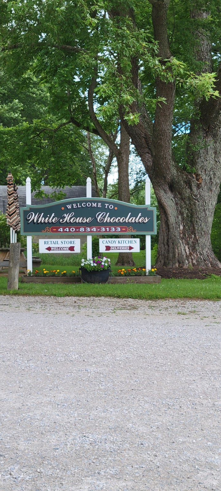 White House Chocolates Ltd | 14607 Kinsman Rd, Middlefield, OH 44062, USA | Phone: (440) 834-3133