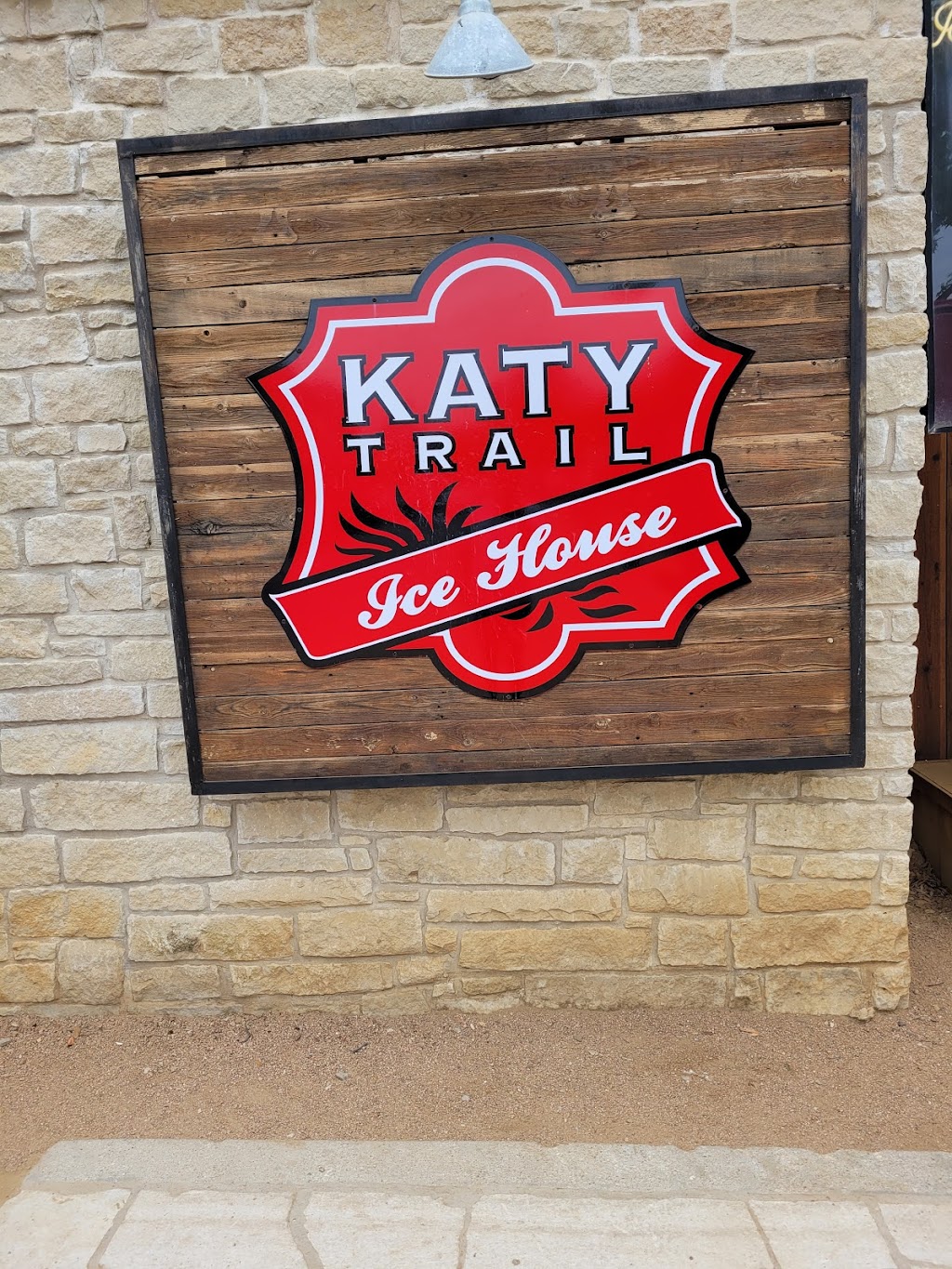 Katy Trail Ice House | 3127 Routh St, Dallas, TX 75201, USA | Phone: (214) 468-0600