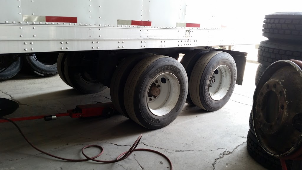 Bakersfield Truck Tires Warehouse | 1500 E Brundage Ln, Bakersfield, CA 93307, USA | Phone: (661) 748-1787
