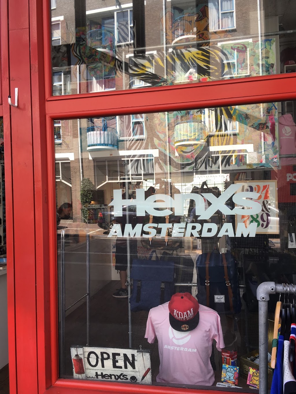 Henxs - Montana Shop Amsterdam | Sint Antoniesbreestraat 138, 1011 HB Amsterdam, Netherlands | Phone: 06 31094886