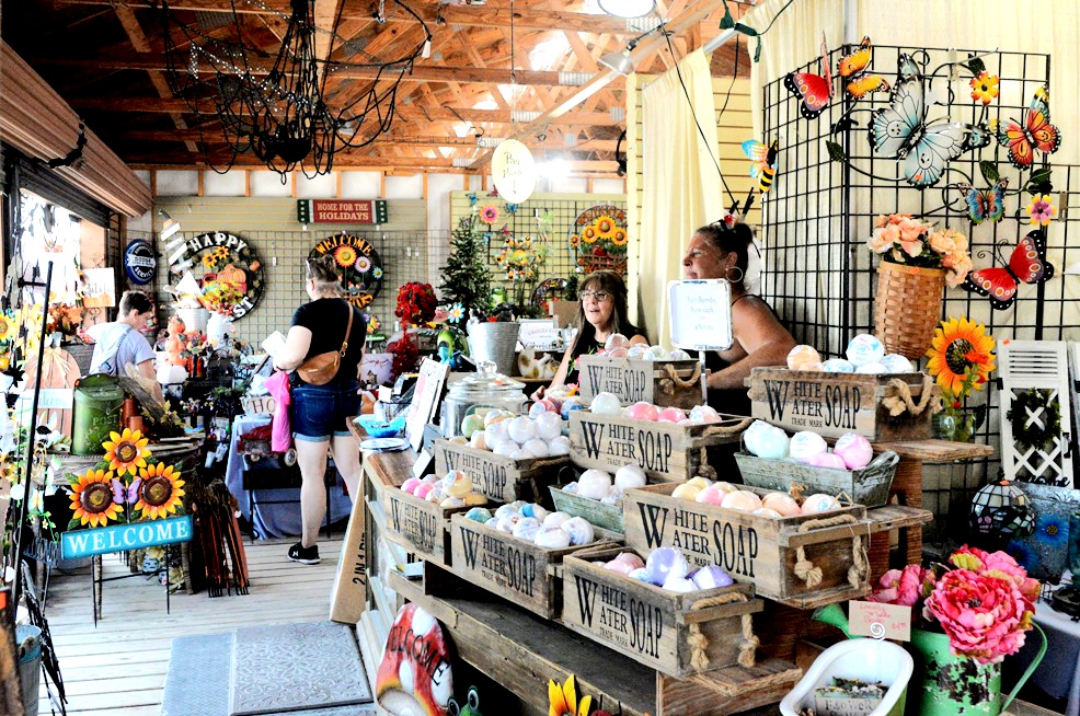 Shipshewana Flea Market (May-Sept) | 345 S Van Buren St, Shipshewana, IN 46565, USA | Phone: (260) 768-4129