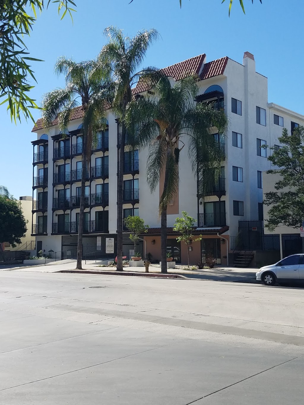 Camarillo Sunshine Apartments | 11162 Camarillo St # 309, North Hollywood, CA 91602 | Phone: (818) 762-0888