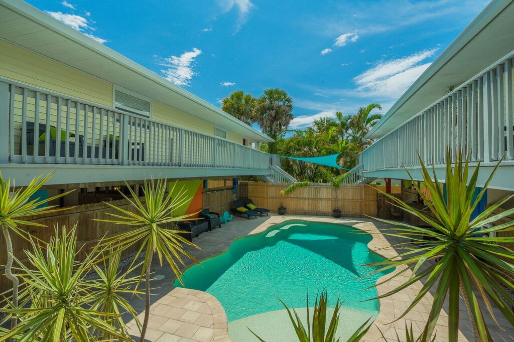 The Lagoon @ Indian Rocks Beach | 710 &, 712 1st St, Indian Rocks Beach, FL 33785, USA | Phone: (727) 276-8844