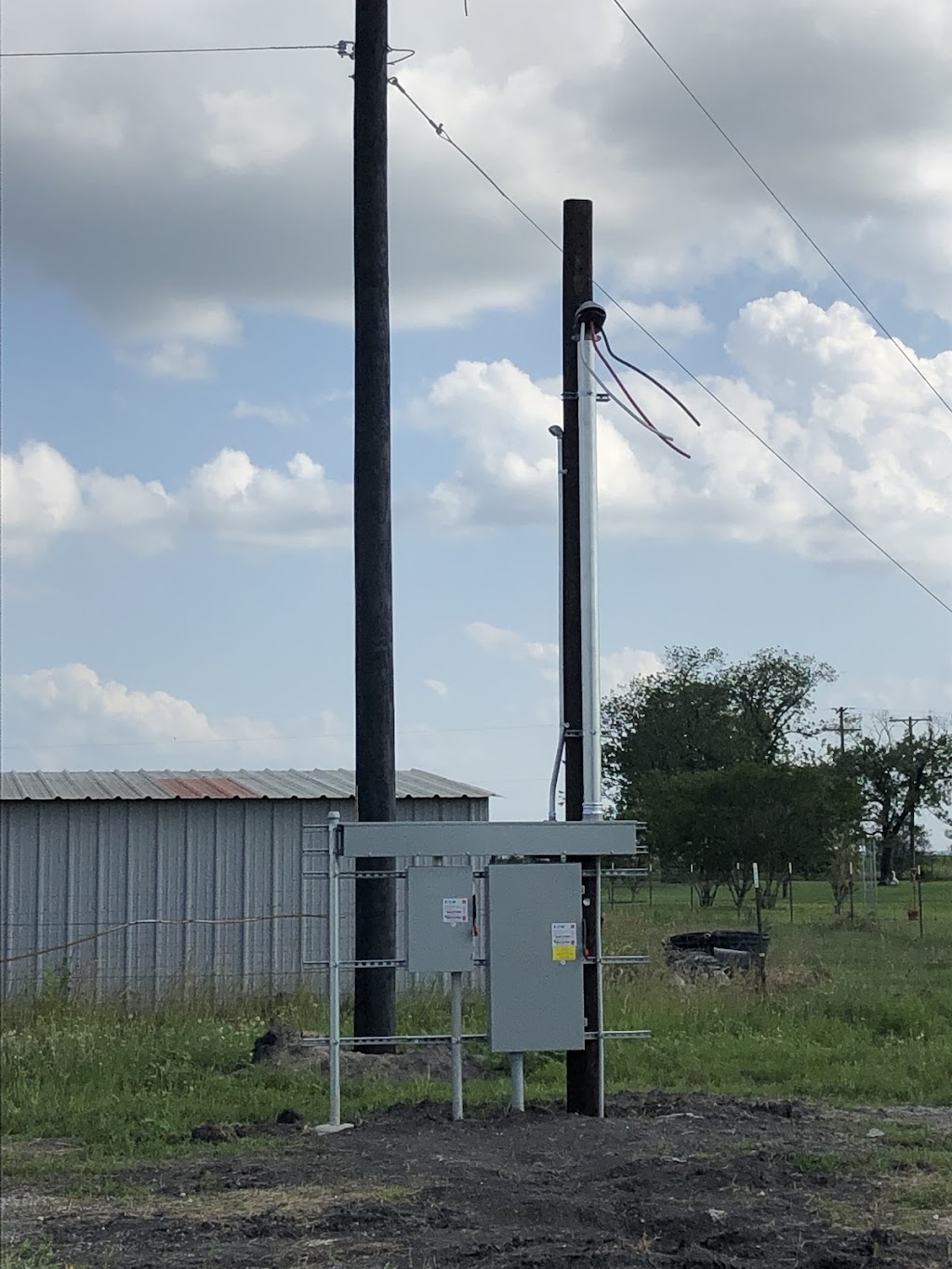 Hilltop Electric, LLC | 2439 US-90, Castroville, TX 78009 | Phone: (210) 710-6312