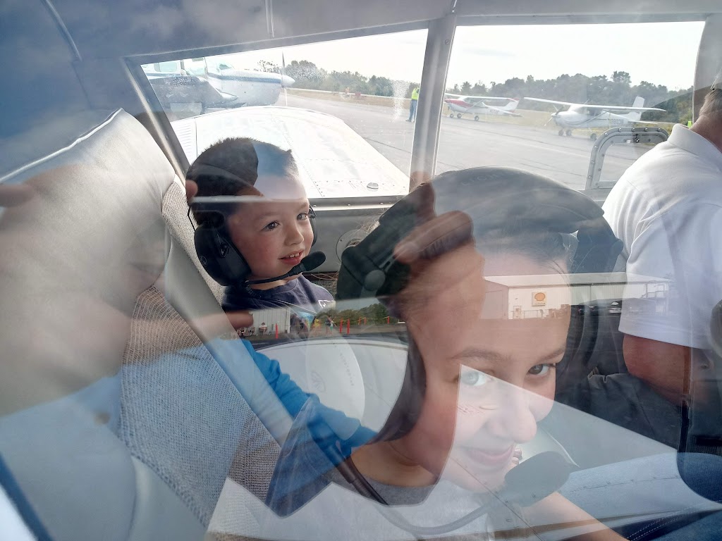 Gene Snyder Airport-K62 | 400 Gene Snyder Airport Dr, Falmouth, KY 41040, USA | Phone: (859) 654-1200