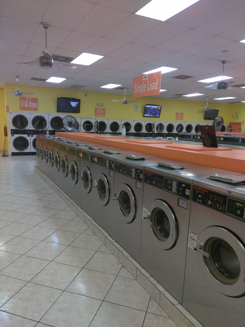The Lost Sock Laundromart Miami Gardens | 2794 NW 167th St, Miami Gardens, FL 33056, USA | Phone: (305) 705-4378