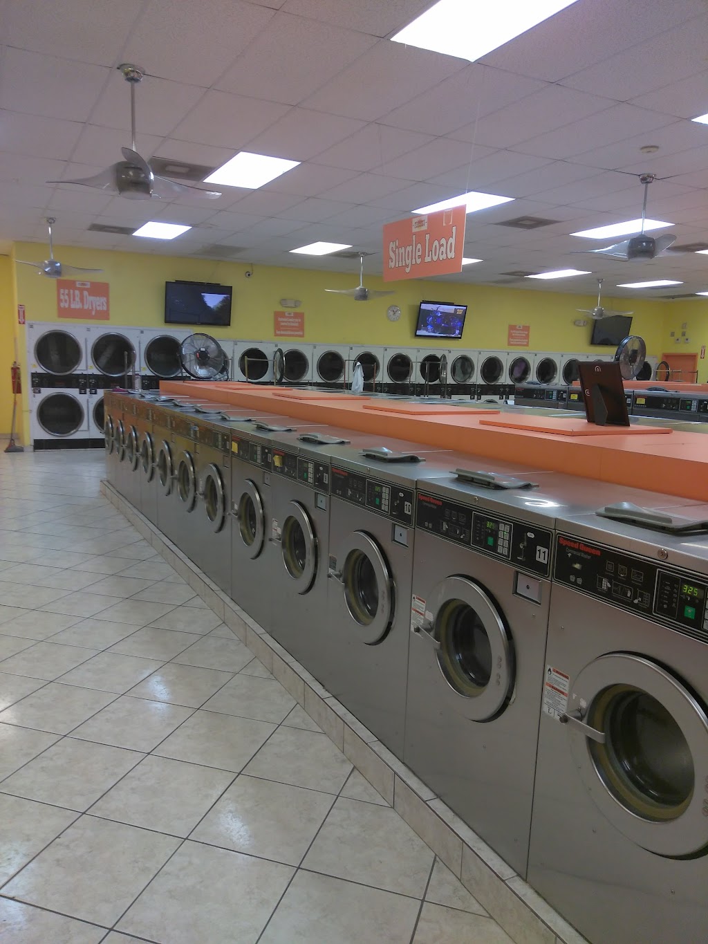 The Lost Sock Laundromart Miami Gardens | 2794 NW 167th St, Miami Gardens, FL 33056 | Phone: (305) 705-4378