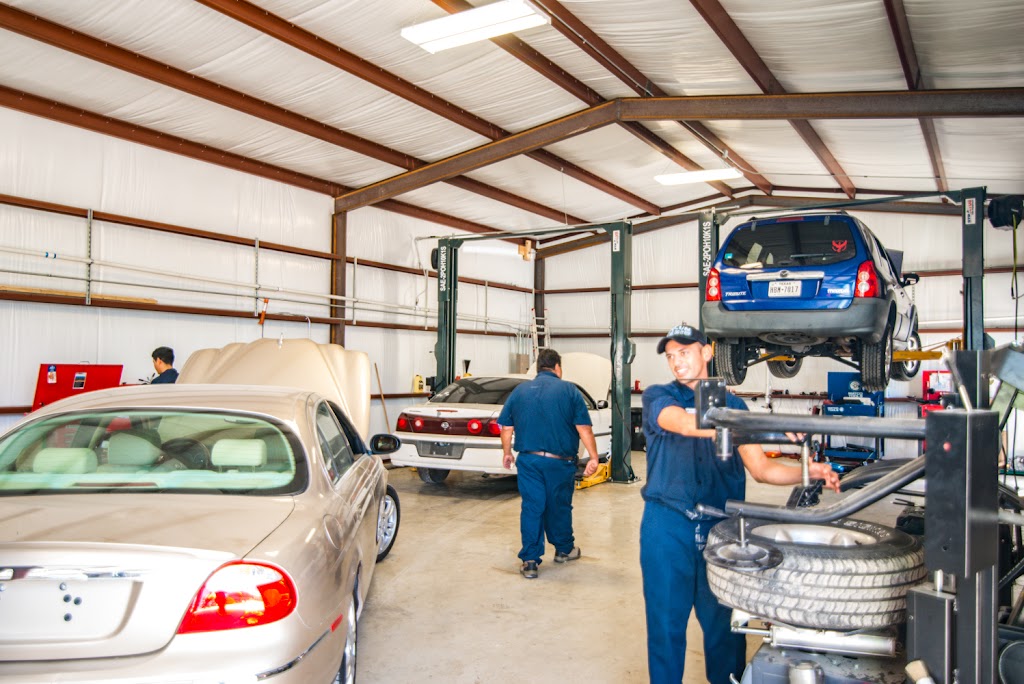 CARFIX | 112 Tradesmen Dr, Hutto, TX 78634, USA | Phone: (512) 642-5044