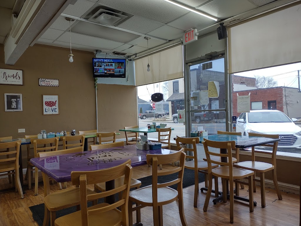 Moms Family Restaurant | 510 Main St, Beech Grove, IN 46107, USA | Phone: (317) 389-5789