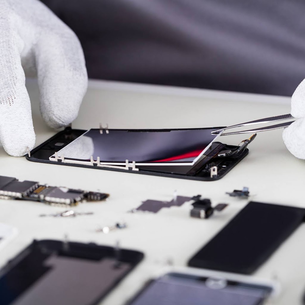 Helpertech iPhone Repair | 1163 N Main St, River Falls, WI 54022, USA | Phone: (715) 496-8496