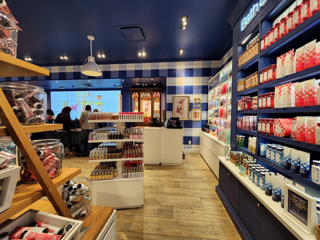 Bath & Body Works | 3100 Howard Ave, Windsor, ON N8X 3Y8, Canada | Phone: (519) 967-9484