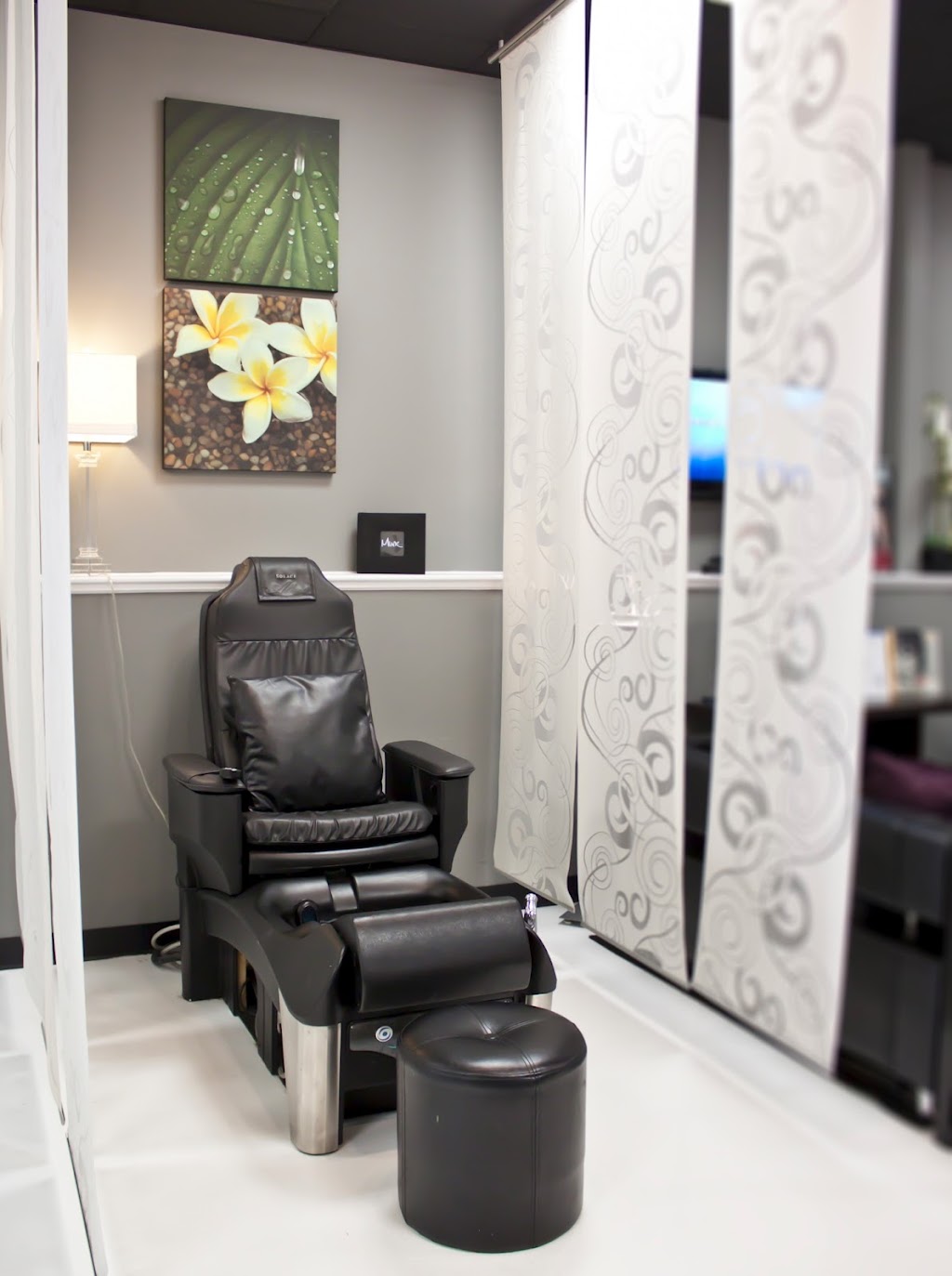 Bondi Blonde Hair Studio & Spa | 11942 Iron Bridge Plaza, Chester, VA 23831, USA | Phone: (804) 454-1626