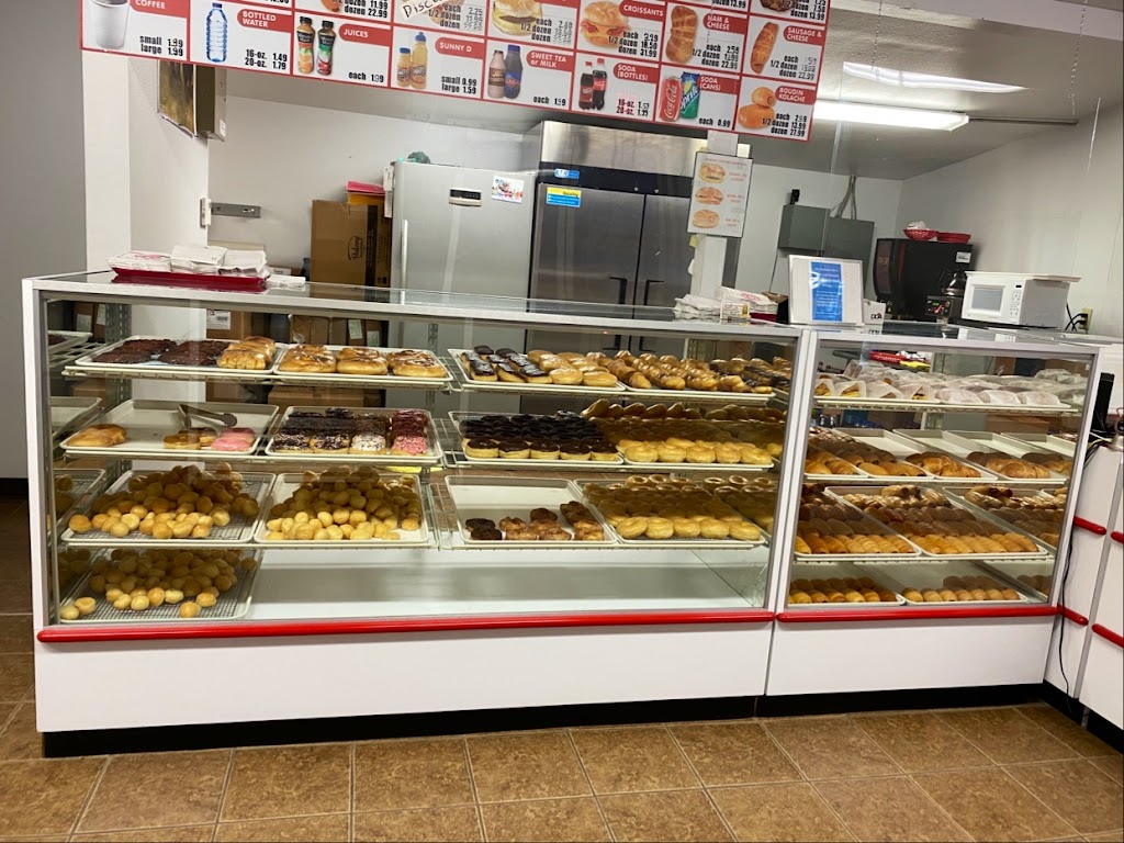 The donut palace | 500 N Storts St, Poth, TX 78147, USA | Phone: (830) 581-9969