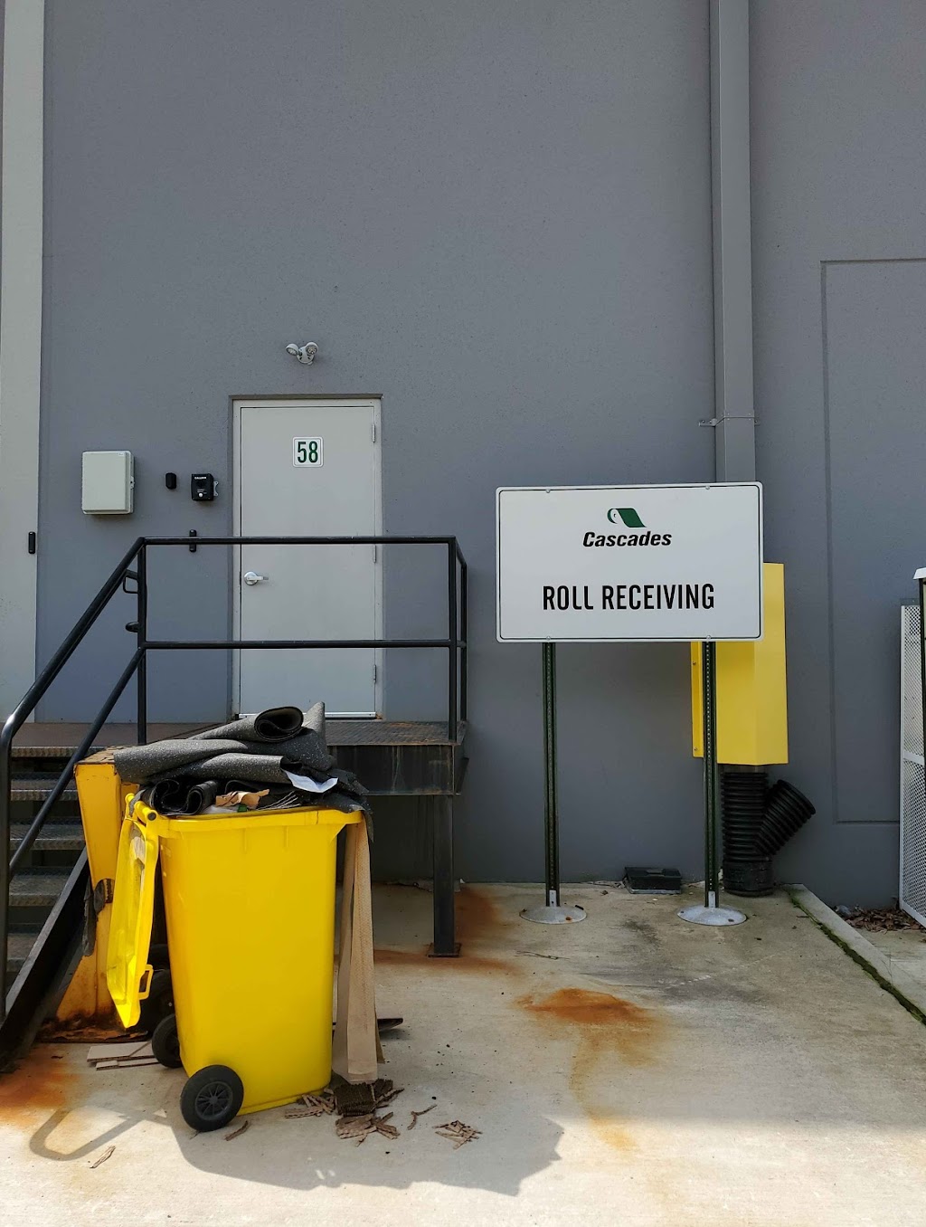 Cascades container | 1 Turner Pl, Piscataway, NJ 08854, USA | Phone: (732) 733-6195