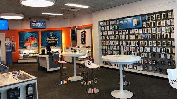 AT&T Store | 100 Menlo Park Space 2545, Edison, NJ 08837, USA | Phone: (732) 635-1501