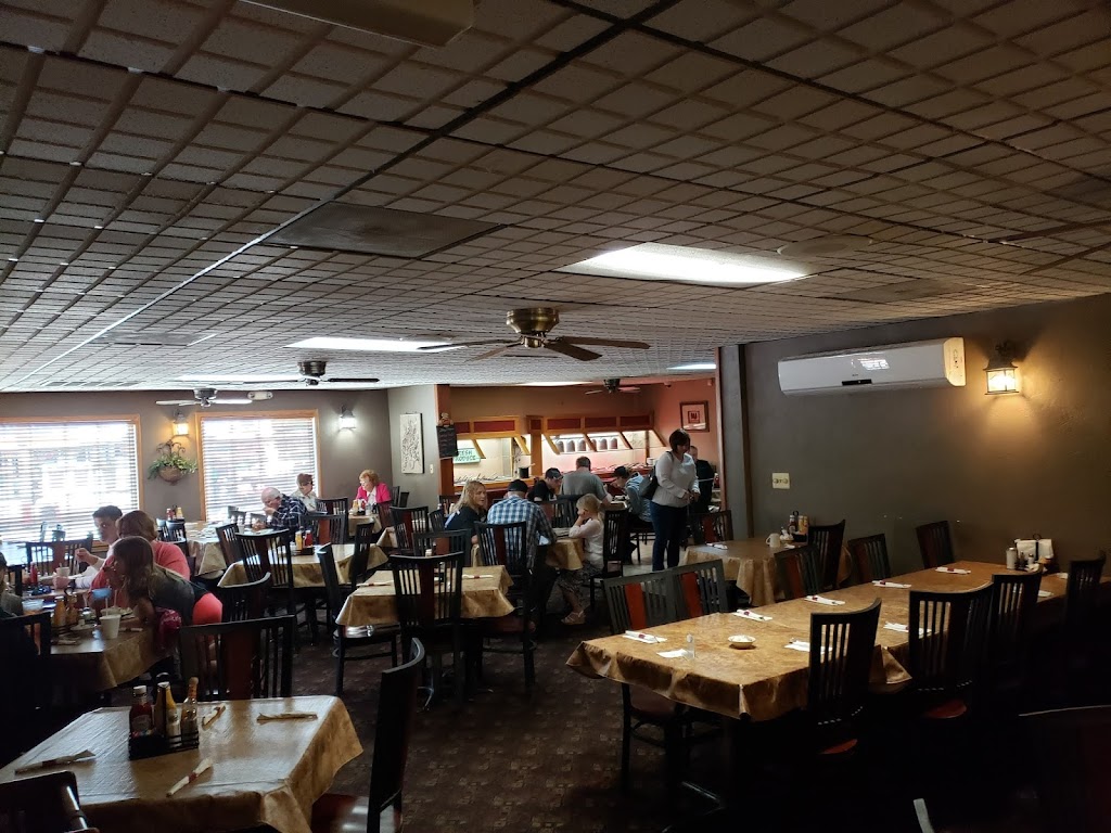R & Bs Family Restaurant | 802 S Hackman St, Staunton, IL 62088, USA | Phone: (618) 635-2588