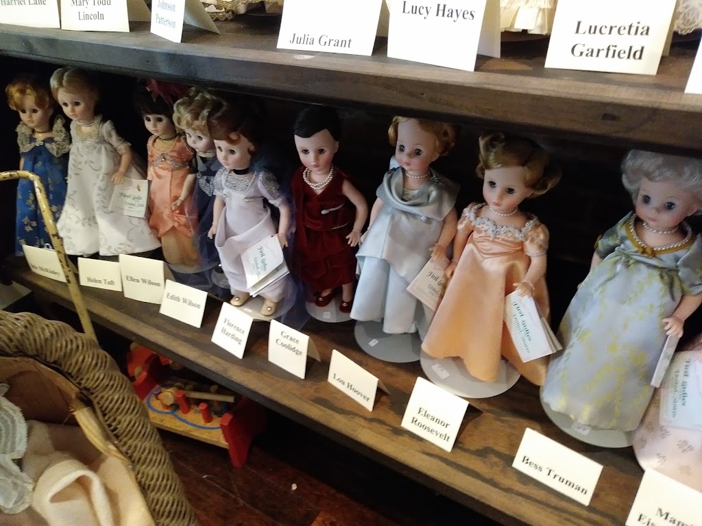 Kentucky Doll & Toy Museum | 106 W Main St, Carlisle, KY 40311, USA | Phone: (859) 289-3344