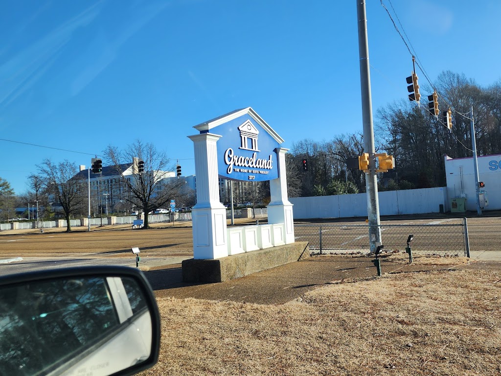 Graceland RV Park & Campground | 3691 Elvis Presley Blvd, Memphis, TN 38116, USA | Phone: (901) 396-7125