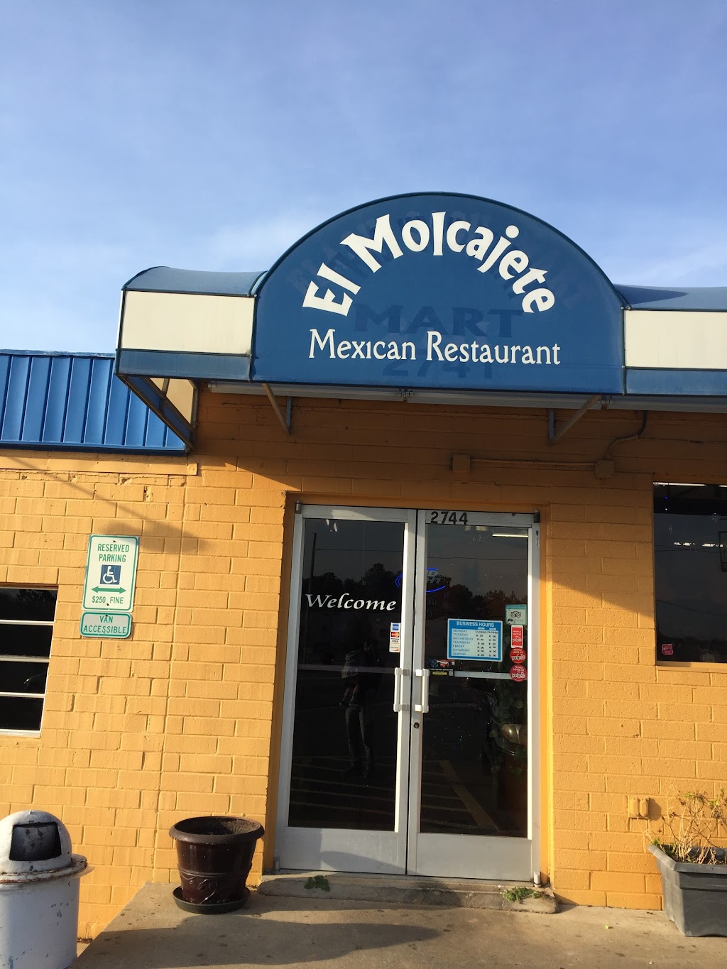 El Molcajete Authentic Mexican Cuisine | 2741 Lee Ave, Sanford, NC 27332, USA | Phone: (919) 708-6853