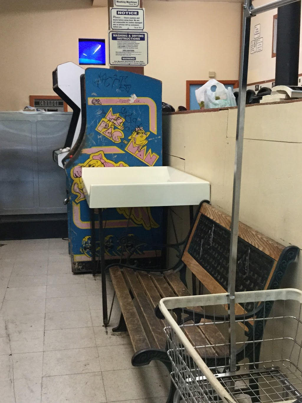 Laundromat | 325 E Maude Ave, Sunnyvale, CA 94085, USA | Phone: (408) 735-1735