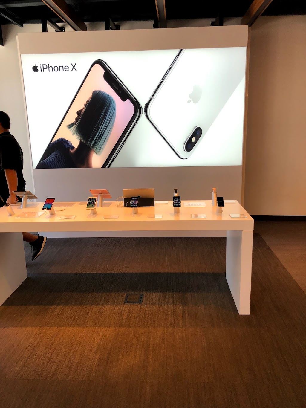 AT&T Store | 920 S Rampart Blvd, Las Vegas, NV 89145, USA | Phone: (702) 933-7781
