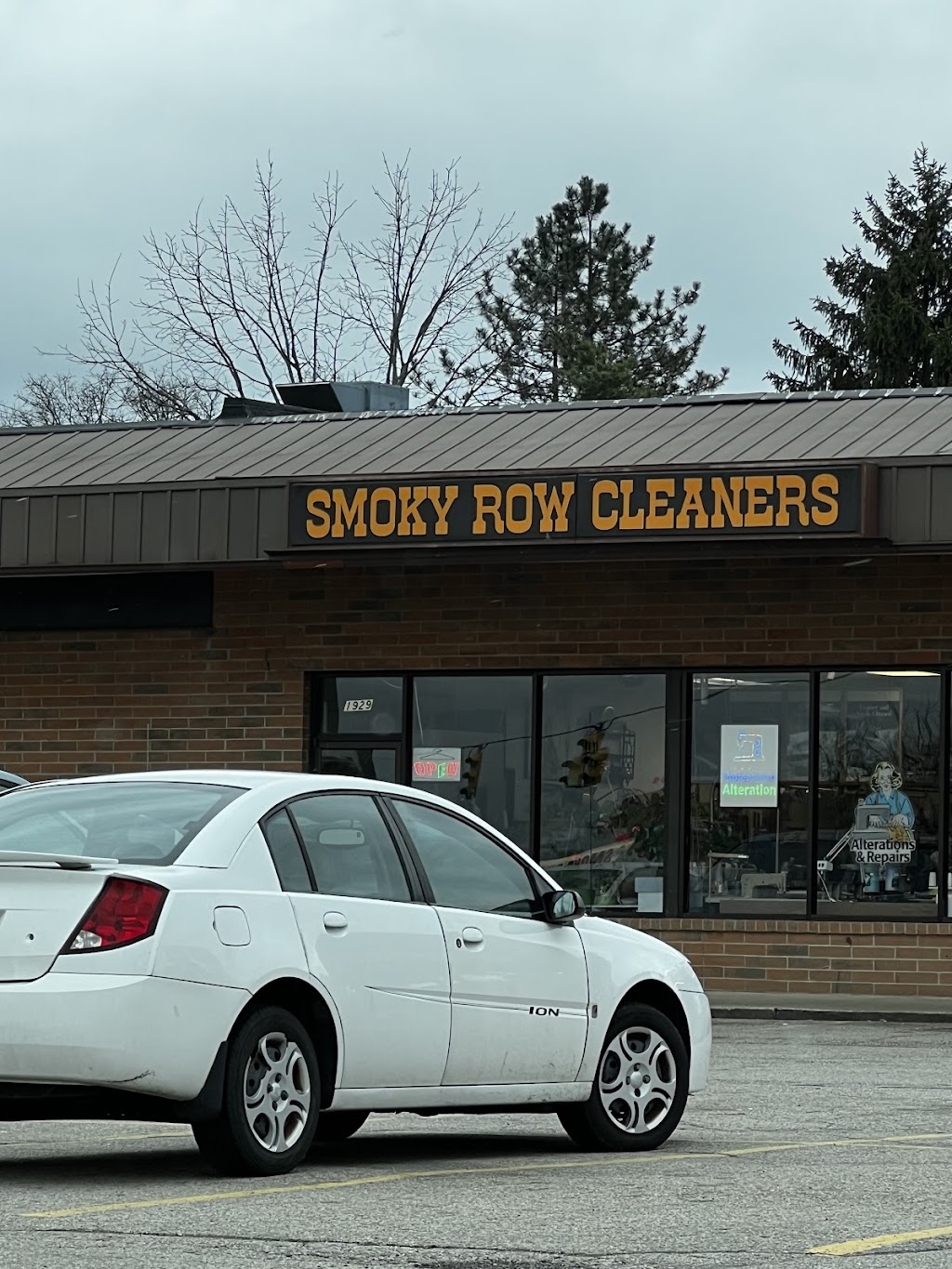 Smoky Row Cleaners | 1929 Hard Rd, Columbus, OH 43235, USA | Phone: (614) 384-0216