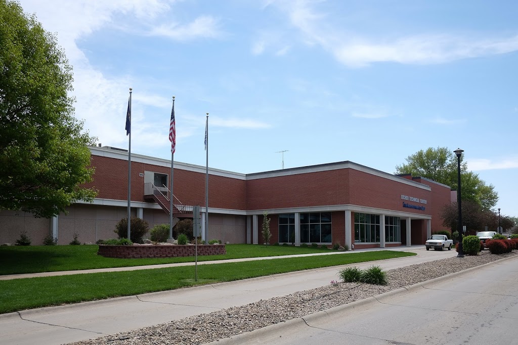 Southeast Community College | 600 S State St, Milford, NE 68405, USA | Phone: (402) 761-2131