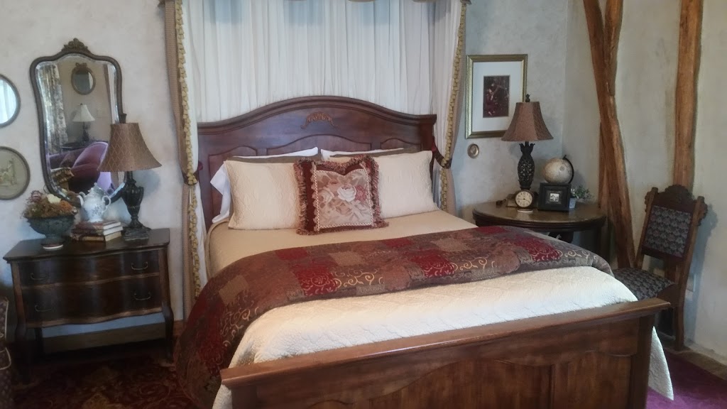 Applegate inn | 5549 Main St, Augusta, MO 63332, USA | Phone: (314) 261-3244