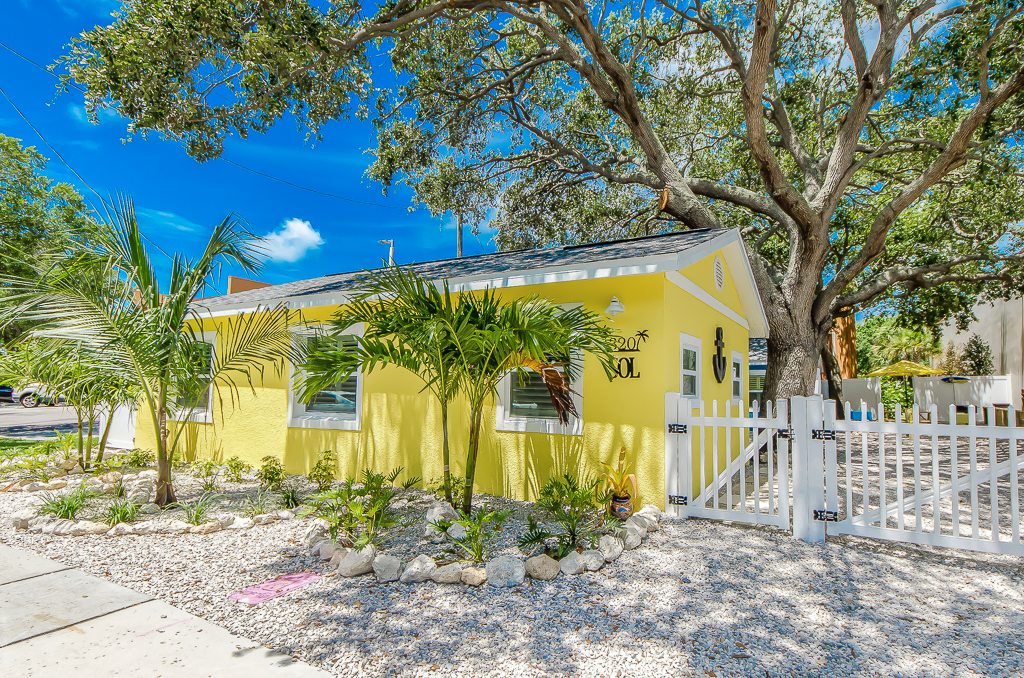 Sol & Luna Cottages, Indian Rocks Beach | 320 1st St, Indian Rocks Beach, FL 33785, USA | Phone: (727) 804-0080