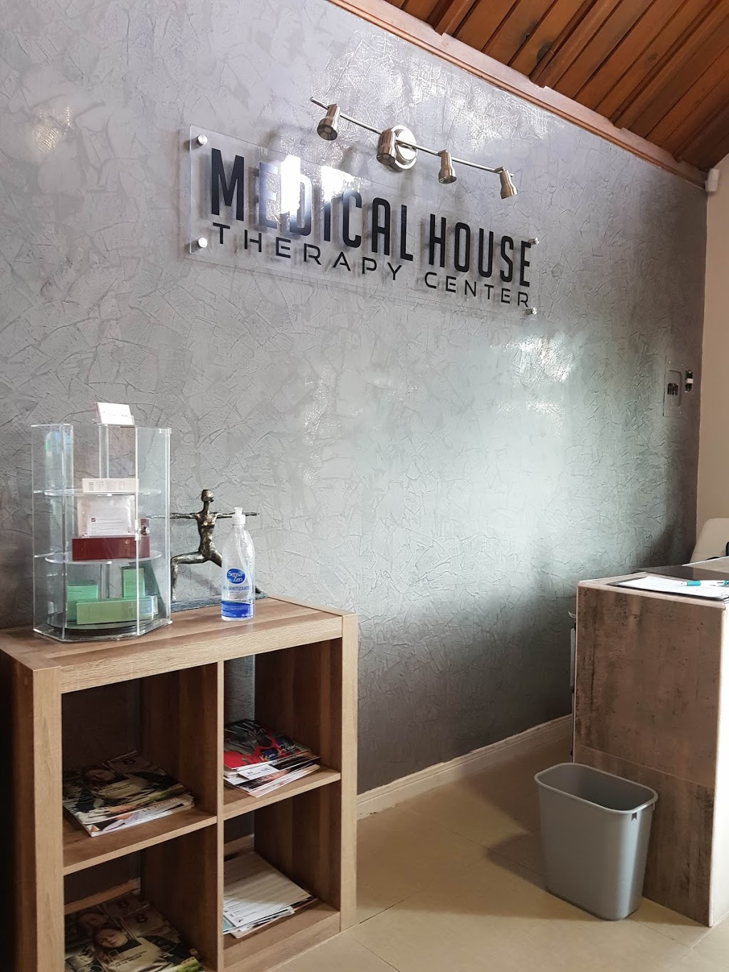 MEDICAL HOUSE | Av de la Raza 6091, Colonia Condesa, 32320 Cd Juárez, Chih., Mexico | Phone: 656 477 1881