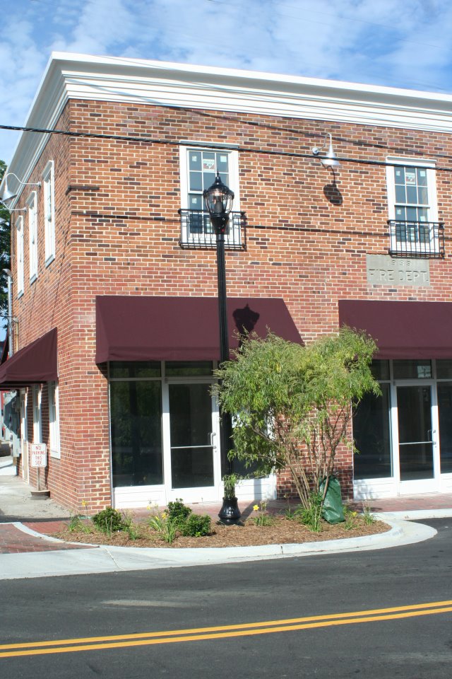 Smithfield Firehouse 1939 Shops & Residential Lofts | 113 N Church St, Smithfield, VA 23430, USA | Phone: (757) 357-3113