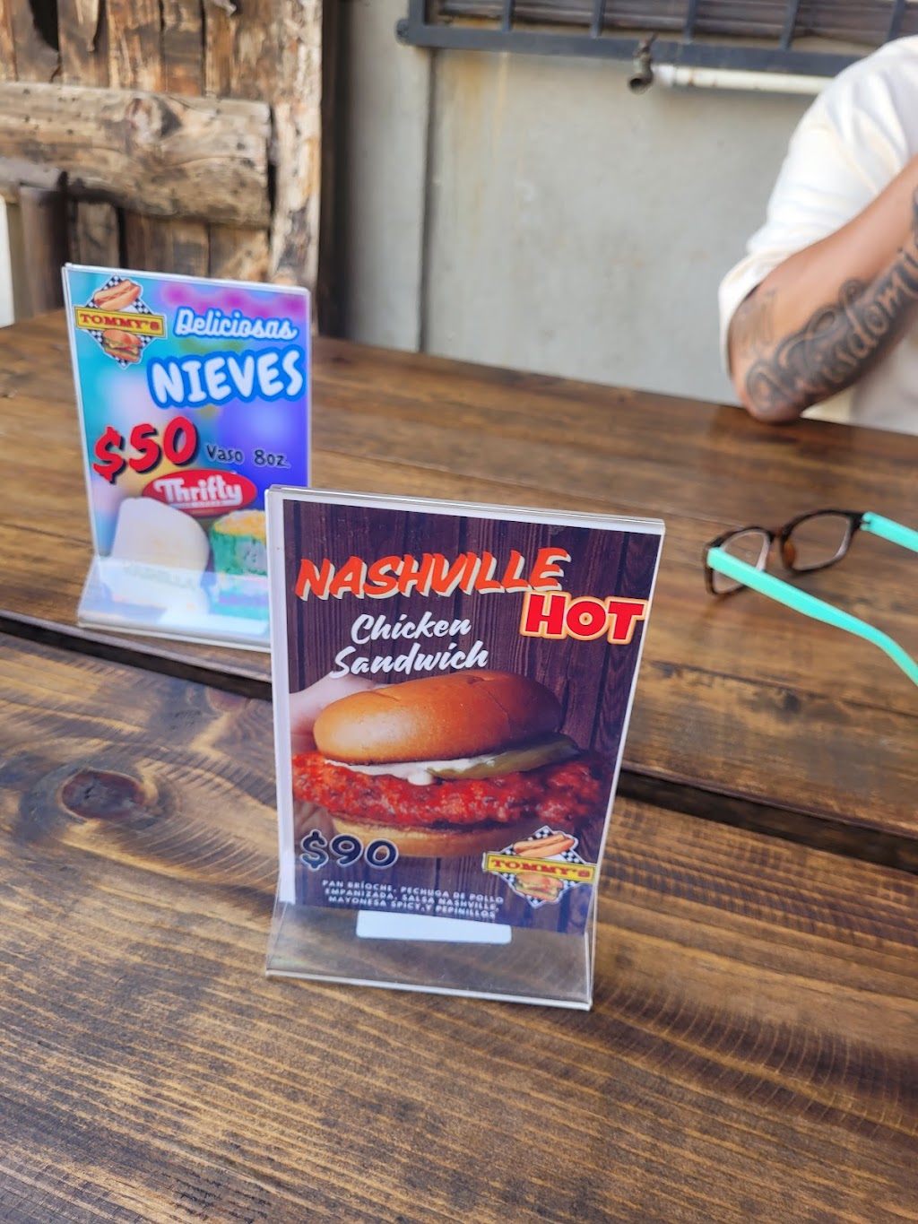 Tommys Burger | CALLE BENITO JUAREZ 64 ESQUINA. AV. EMILIANO ZAPATA PRIMO TAPIA PARTE, C. Benito Juarez 64, El Paraíso, 22740 Primo Tapia, B.C., Mexico | Phone: 661 112 5514