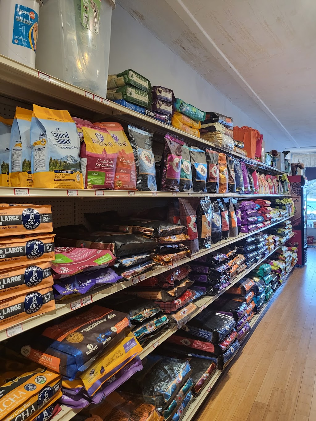 Webers Pet Supermarket | 1317-A Chain Bridge Rd, McLean, VA 22101, USA | Phone: (703) 356-7437