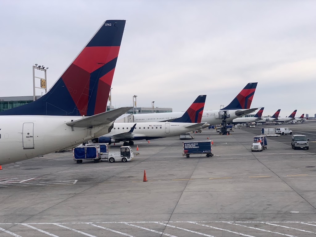 Delta Airlines | John F. Kennedy International Airport, Terminal 4, Queens, NY 11430, USA | Phone: (800) 221-1212