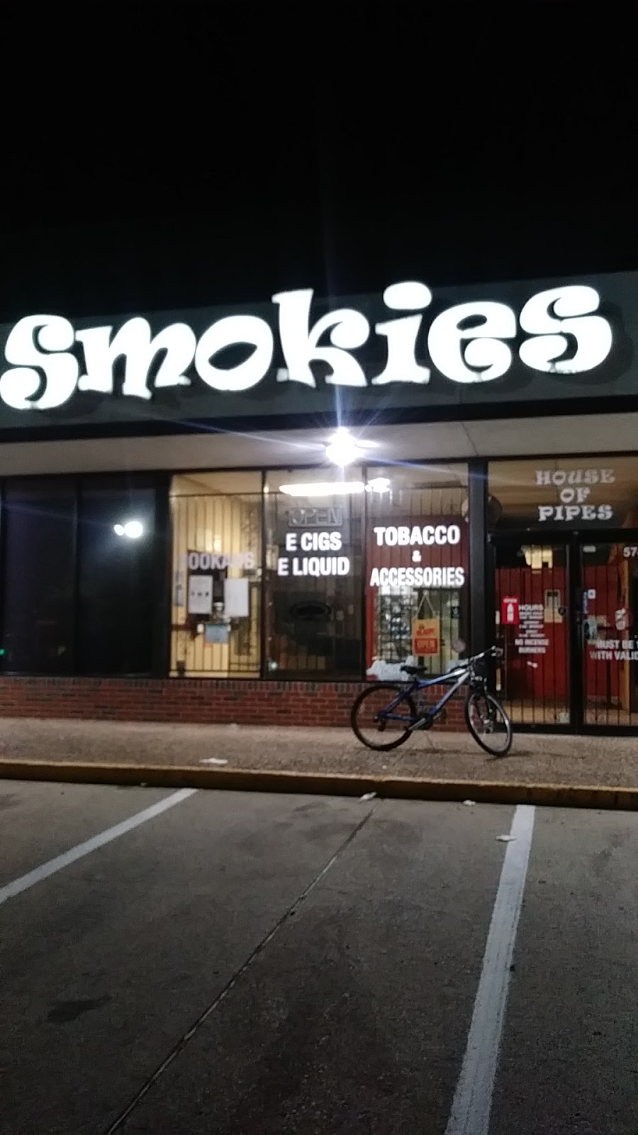 Smokies House Of Pipes | 5740 SW Green Oaks Blvd, Arlington, TX 76017, USA | Phone: (817) 563-1300